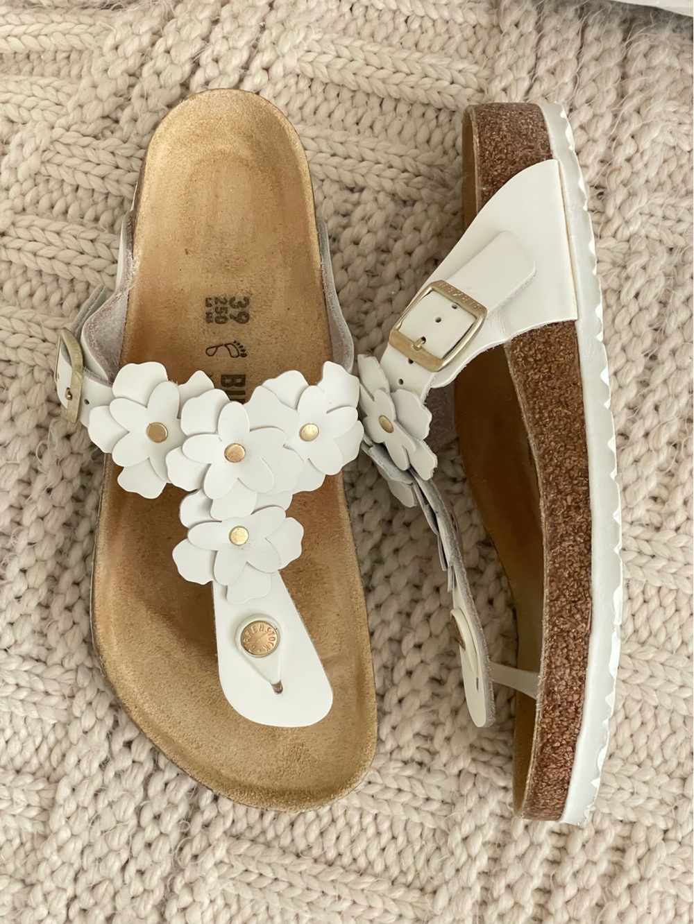 Birkenstock Gizeh Flowers White Sandals Size 39 Reg Width Boho Cottage - Picture 3 of 7